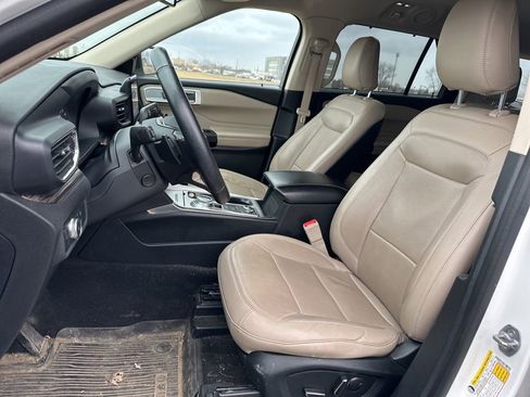 Used 2020 Ford Explorer Limited image 16