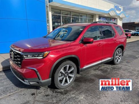 New 2025 Honda Pilot Touring image 1