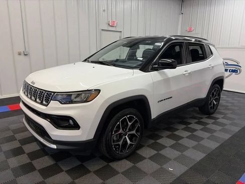 Used 2025 Jeep Compass Limited AWD/4WD image 7