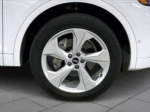 Used 2021 Audi Q5 Prestige w/ Prestige Package image 10
