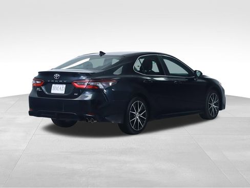Used 2021 Toyota Camry SE FWD image 11
