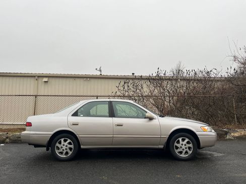 Used 1998 Toyota Camry CE image 2