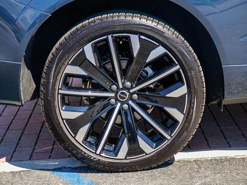 Certified 2026 Volvo XC60 B5 Ultra w/ Protection Package Premier AWD/4WD image 10