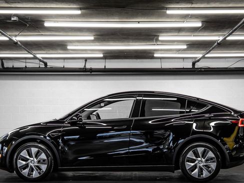 Used 2023 Tesla Model Y Long Range image 2