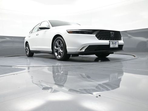 Certified 2023 Honda Accord EX image 28