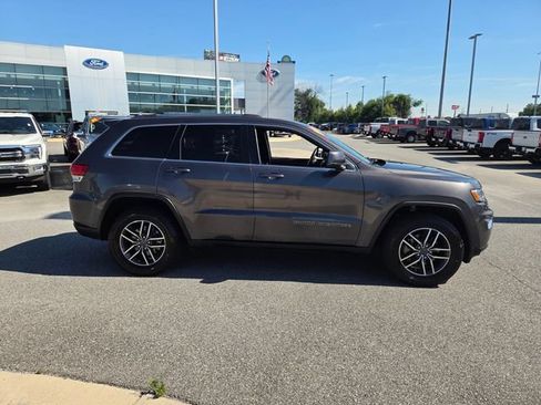 Used 2020 Jeep Grand Cherokee Laredo w/ Laredo X Package RWD image 15