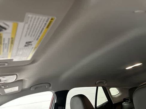 Used 2025 Chevrolet Trax LT FWD image 27