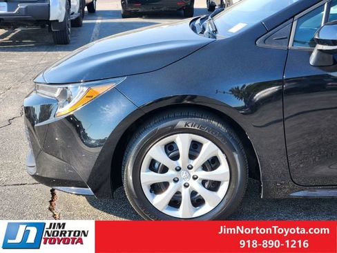Used 2025 Toyota Corolla LE FWD image 8