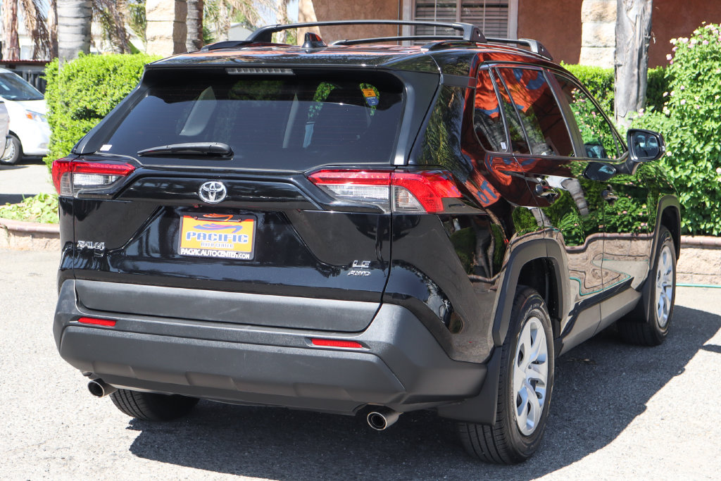 Used 2021 Toyota RAV4 LE w/ Carpet Mat Package (TMS) AWD/4WD image 9