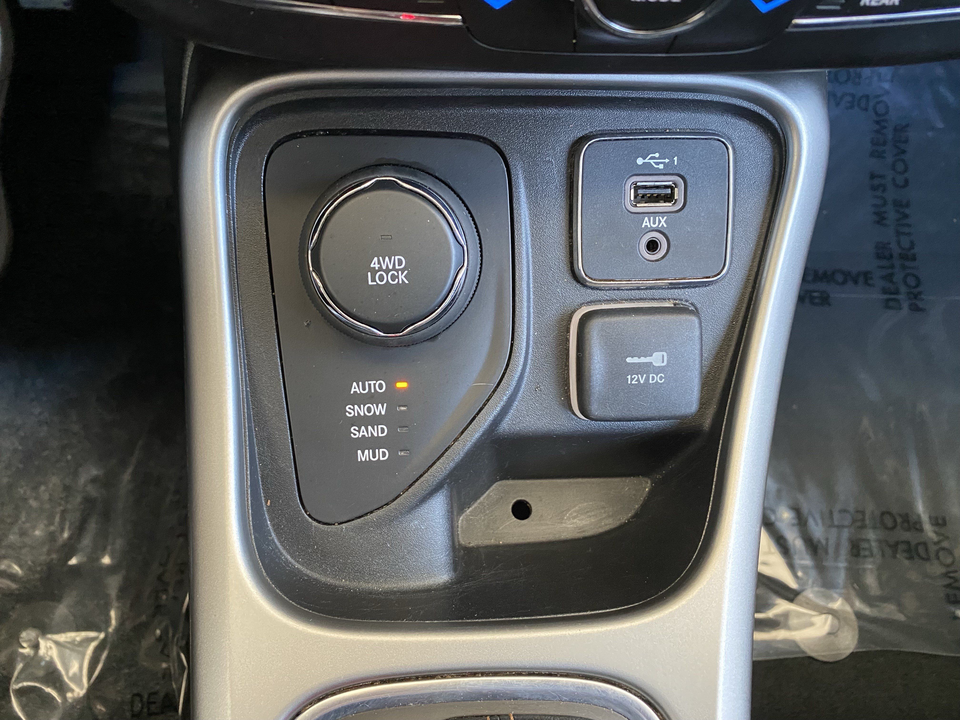 Used 2021 Jeep Compass Latitude w/ Convenience Group AWD/4WD image 35