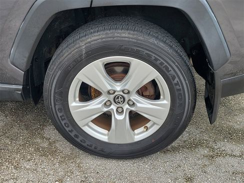 Used 2019 Toyota RAV4 LE image 5
