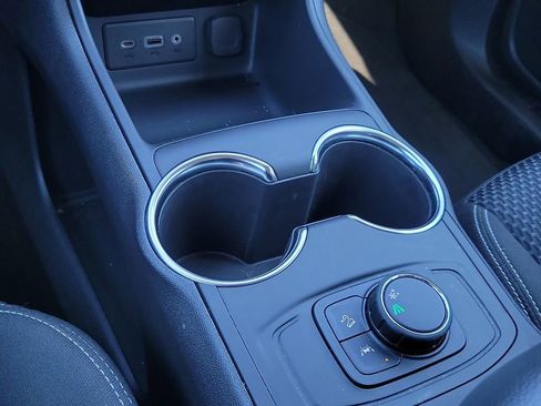 Used 2024 GMC Terrain SLE image 17