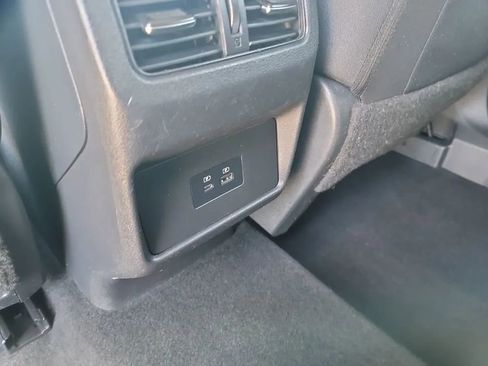 Used 2021 Nissan Rogue SV AWD/4WD image 26