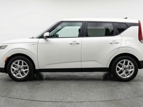 Used 2025 Kia Soul LX w/ LX Technology Package image 5