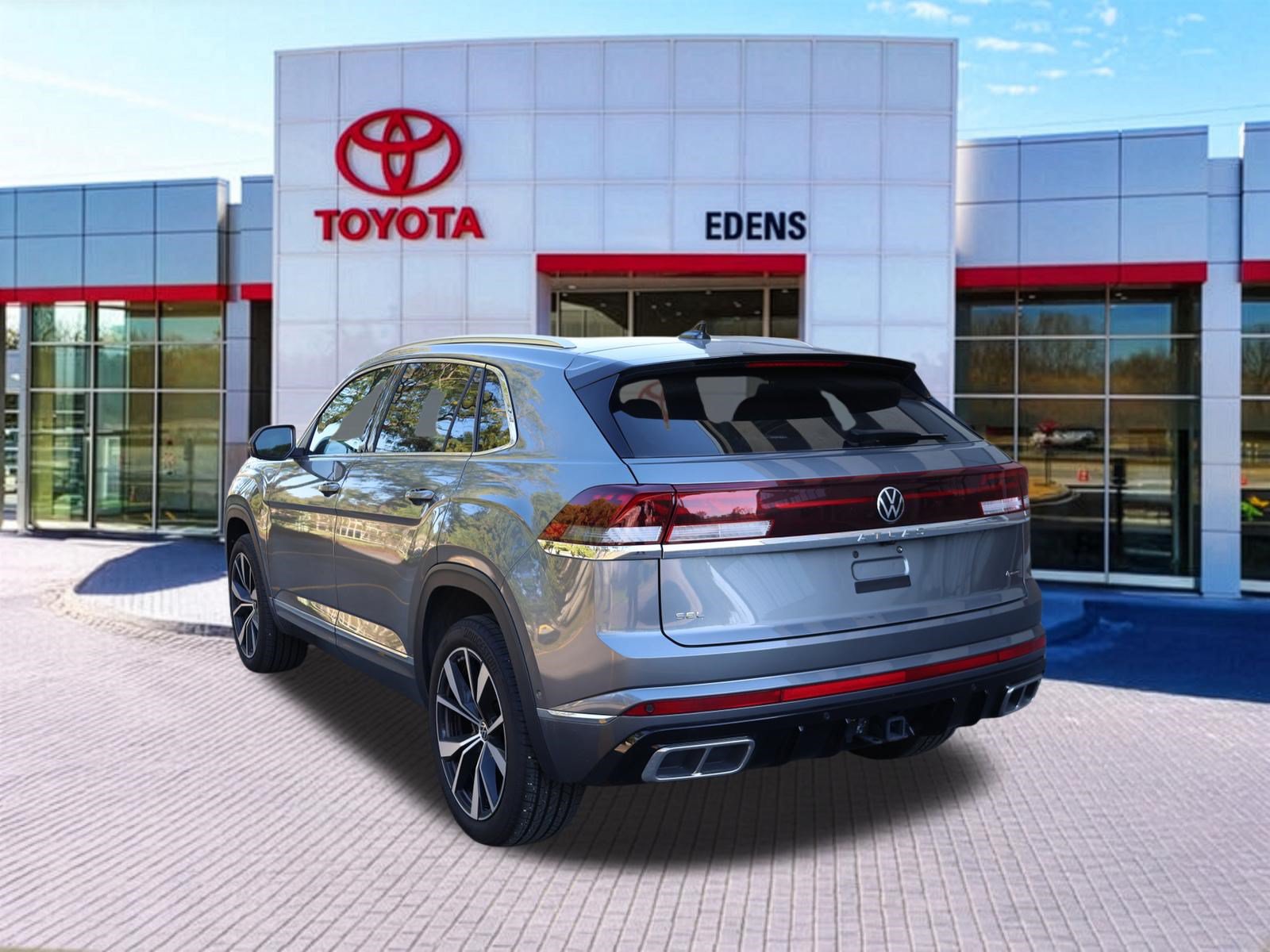 Used 2025 Volkswagen Atlas Cross Sport SEL Premium R-Line AWD/4WD image 8