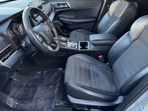 Used 2024 Mitsubishi Outlander SE image 5