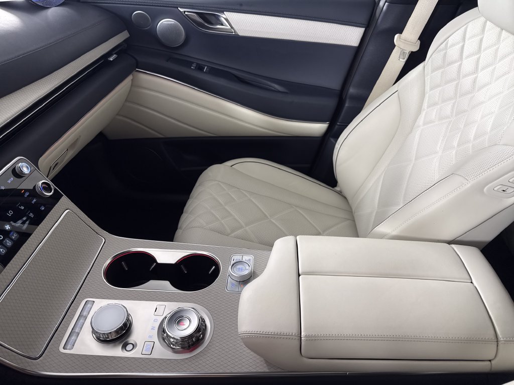 Certified 2025 Genesis GV80 3.5T Prestige AWD/4WD image 23