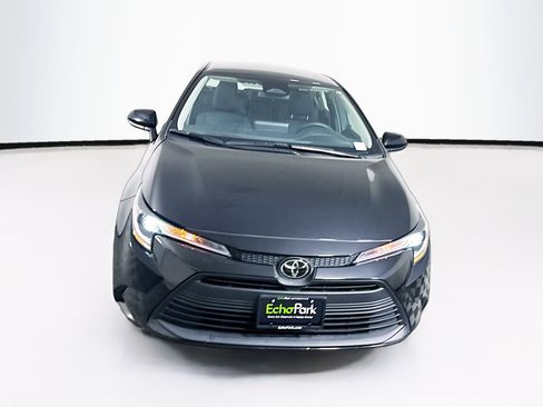 Used 2025 Toyota Corolla LE image 2