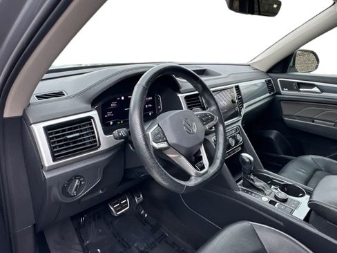 Used 2022 Volkswagen Atlas SEL Premium image 2