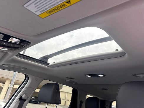 Certified 2025 Hyundai Palisade SEL image 24