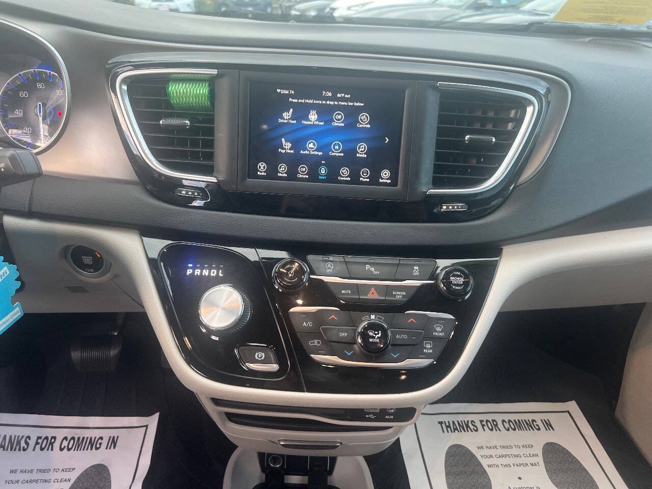 Used 2020 Chrysler Pacifica Touring-L FWD image 23