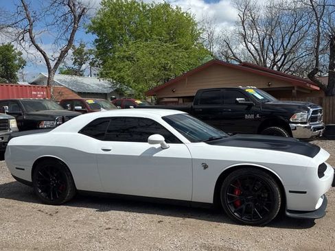 Used 2016 Dodge Challenger SRT Hellcat RWD image 5