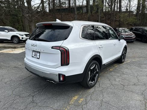 Used 2024 Kia Telluride EX w/ EX Captain's Chair Package image 6