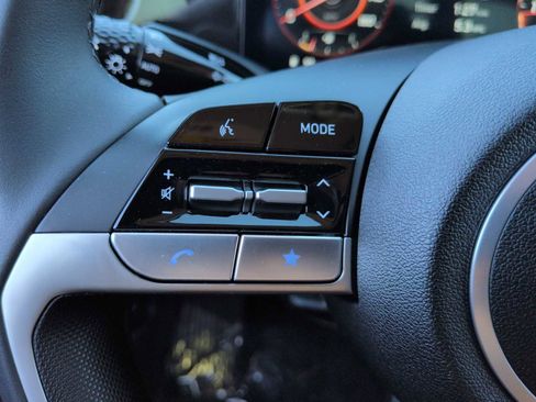 Certified 2025 Hyundai Elantra Limited image 25