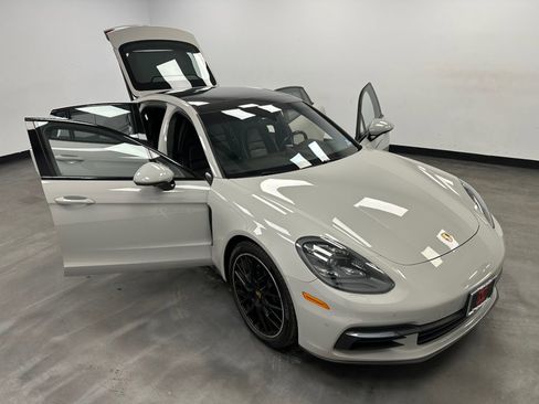 Used 2018 Porsche Panamera 4S image 34