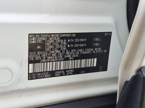 Used 2019 Toyota RAV4 XLE Premium w/ Carpet Mat Package image 33
