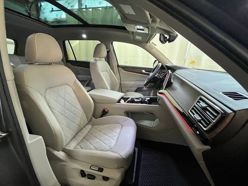 Used 2025 Volkswagen Atlas SEL Premium R-Line AWD/4WD image 13