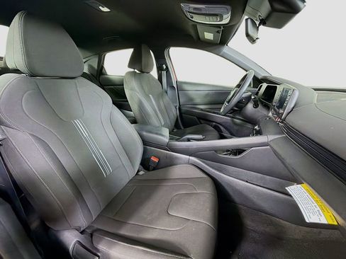 Used 2025 Hyundai Elantra Sport image 29
