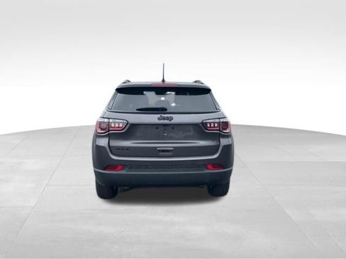 Used 2023 Jeep Compass Latitude w/ Convenience Group AWD/4WD image 4