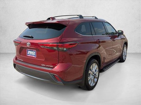 Used 2023 Toyota Highlander Limited FWD image 5