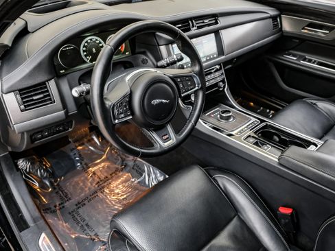 Used 2017 Jaguar XF S image 2