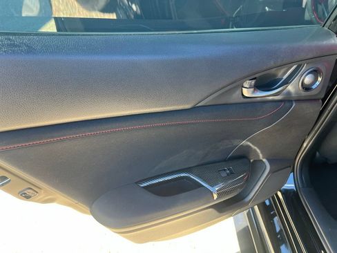 Used 2018 Honda Civic Type R image 10