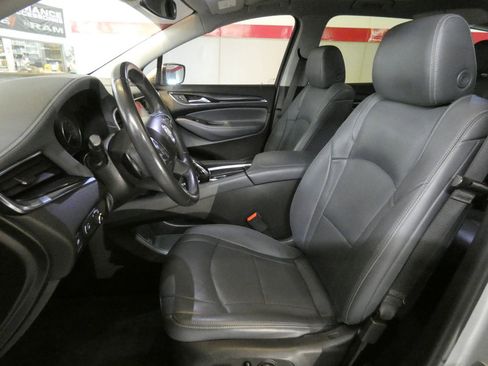 Used 2021 Buick Enclave Essence FWD image 9