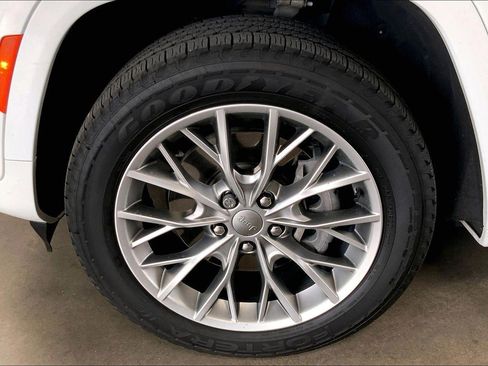 Used 2022 Jeep Grand Cherokee Summit AWD/4WD image 8