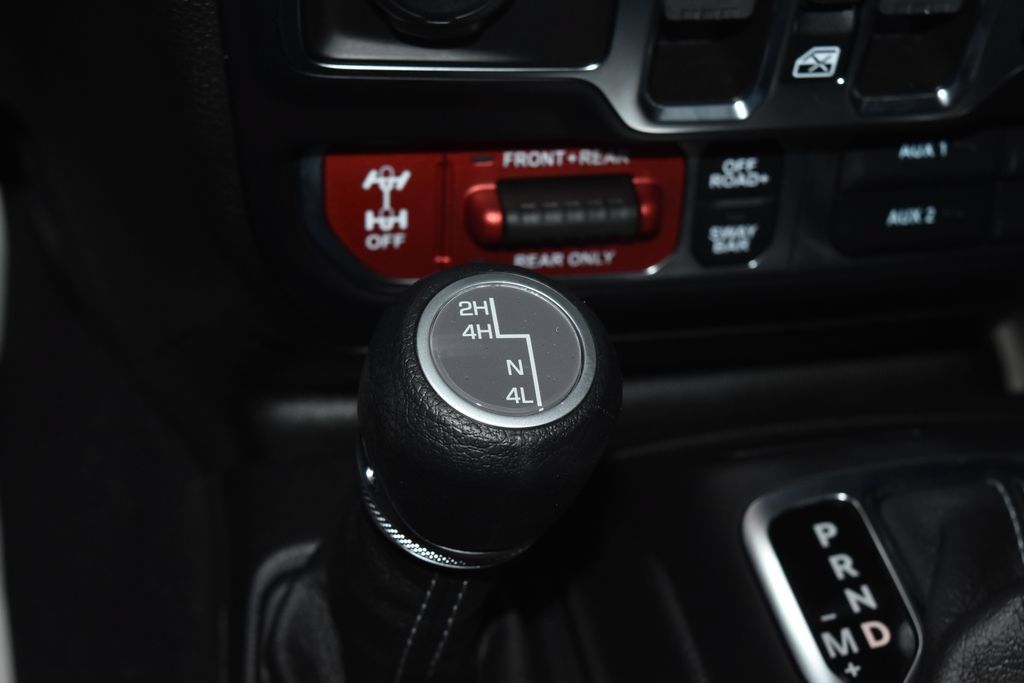 Used 2025 Jeep Wrangler Unlimited Rubicon w/ Convenience Group AWD/4WD image 14