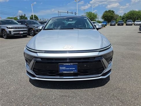 Certified 2025 Hyundai Sonata Limited FWD image 17