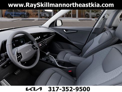New 2025 Kia Niro EX Touring image 17