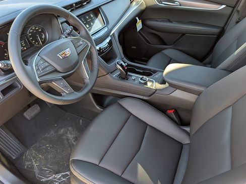New 2026 Cadillac XT5 Luxury image 8