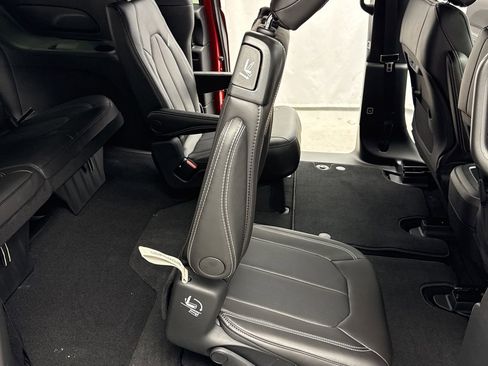 New 2026 Chrysler Pacifica Select w/ S Appearance Package image 34