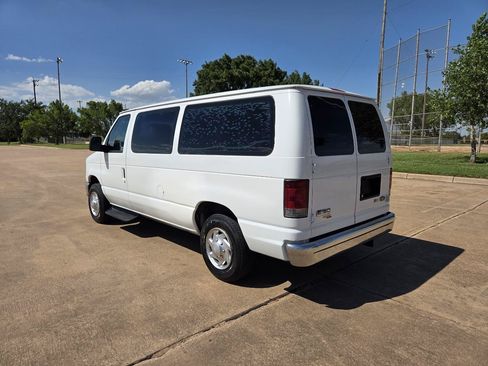 Used 2011 Ford E-150 and Econoline 150 Wagon RWD image 7