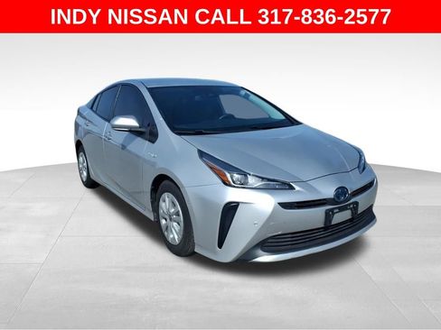 Used 2021 Toyota Prius LE image 2