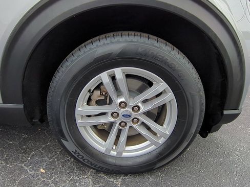 Used 2021 Ford Explorer XLT image 11