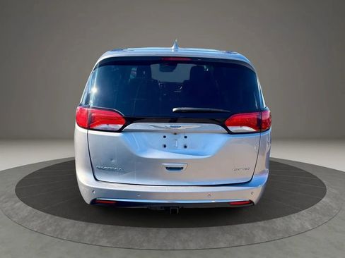 Used 2017 Chrysler Pacifica Limited w/ UConnect Theater Package image 5