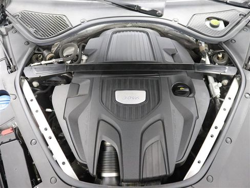Used 2019 Porsche Panamera 4 image 40