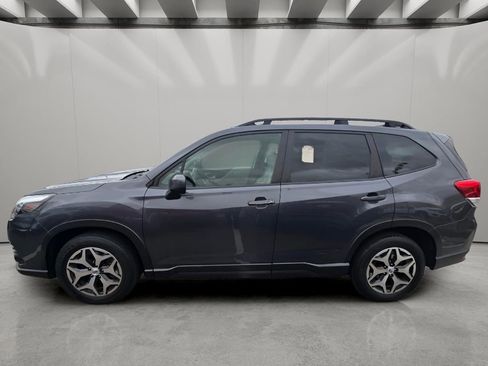 Used 2022 Subaru Forester Premium AWD/4WD image 3