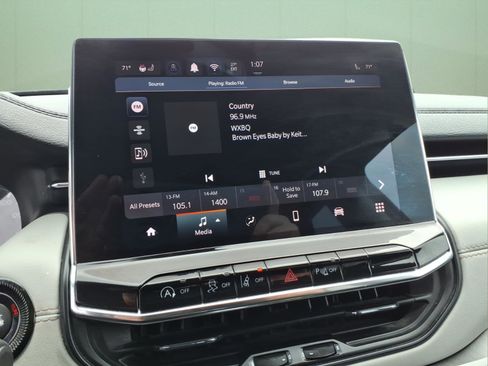 Used 2022 Jeep Compass Limited image 23